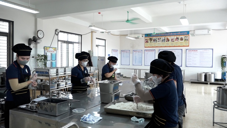 Xã Mỹ Đức tăng cường kiểm tra an toàn thực phẩm tại các bếp ăn tập thể trường học và các cơ sở cung cấp nguyên liệu thực phẩm, cơ sở chế biến suất ăn sẵn cho các trường&nbsp; học- Ảnh 9.