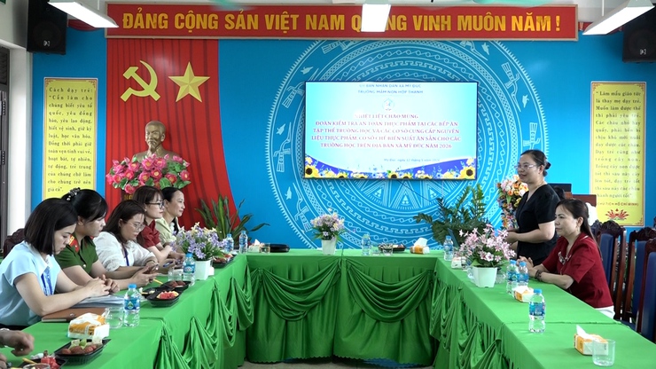 Xã Mỹ Đức tăng cường kiểm tra an toàn thực phẩm tại các bếp ăn tập thể trường học và các cơ sở cung cấp nguyên liệu thực phẩm, cơ sở chế biến suất ăn sẵn cho các trường&nbsp; học- Ảnh 10.
