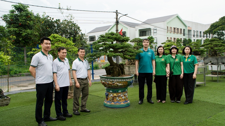 Hội Nông dân xã Thư Lâm học tập mô hình sản xuất – kinh doanh hiệu quả gắn với chuyển đổi số- Ảnh 2.