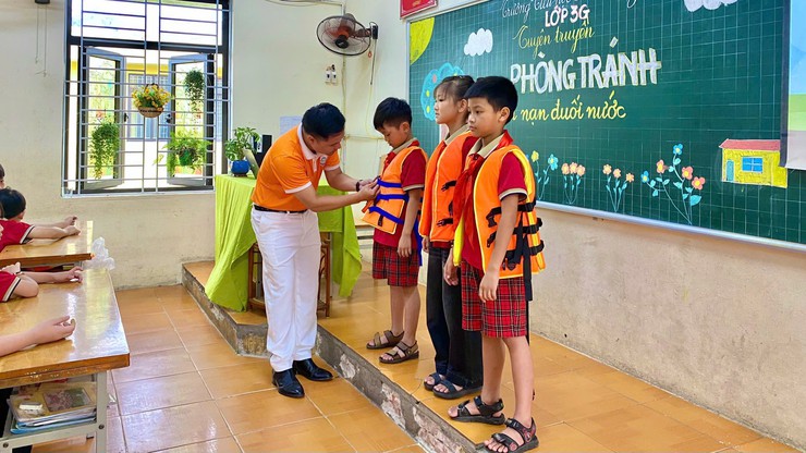 UBND xã Phúc Lộc quyết liệt trong công tác phòng, chống đuối nước, tai nạn thương tích cho trẻ em- Ảnh 1.