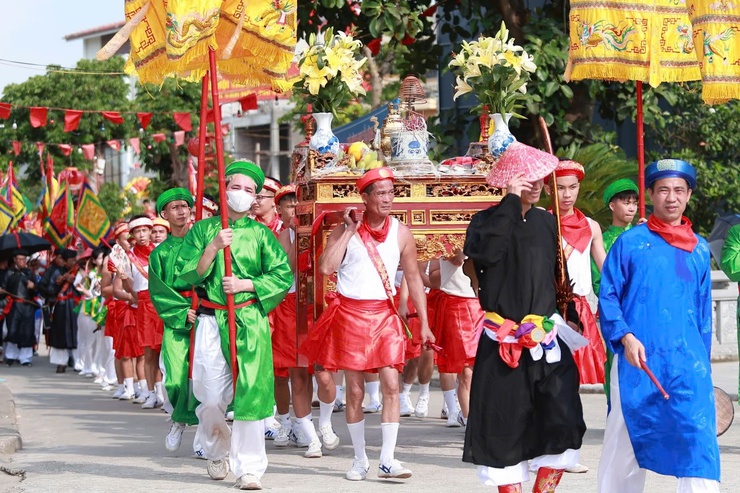 Lễ hội đình chèm - Lễ hội ven sông Hồng tiêu biểu- Ảnh 3.