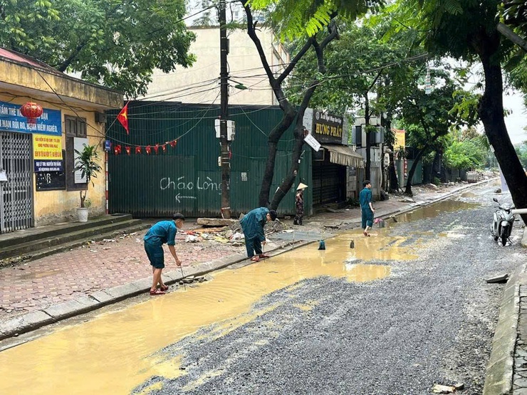 Phường Đông Ngạc nhanh chóng xử lý úng ngập sau cơn mưa to chiều ngày 19/5/2026- Ảnh 2.