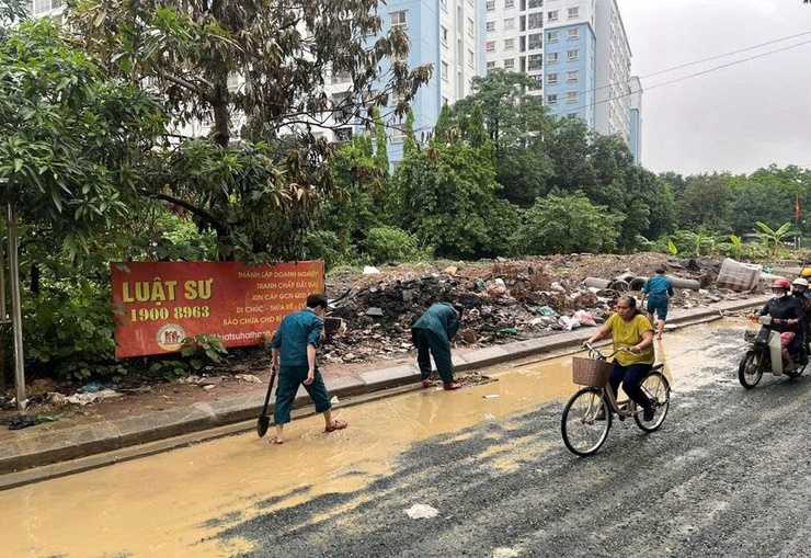 Phường Đông Ngạc nhanh chóng xử lý úng ngập sau cơn mưa to chiều ngày 19/5/2026- Ảnh 4.
