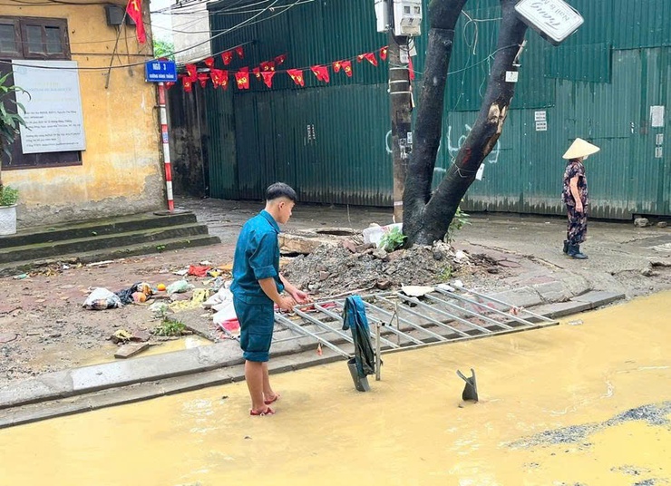 Phường Đông Ngạc nhanh chóng xử lý úng ngập sau cơn mưa to chiều ngày 19/5/2026- Ảnh 5.