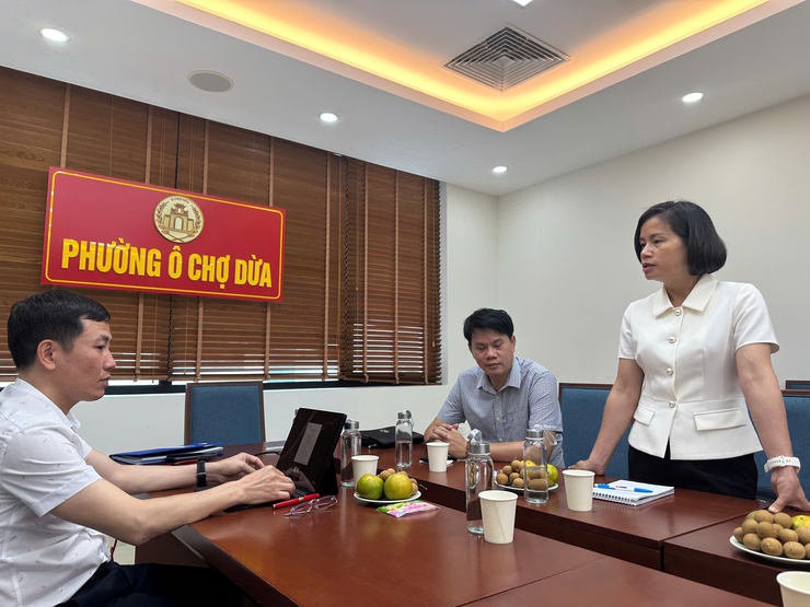 Phường Ô Chợ Dừa đón tiếp và làm việc với đoàn công tác UBND xã Đồng Đăng, tỉnh Lạng Sơn về công tác cải cách hành chính và chuyển đổi số- Ảnh 1.