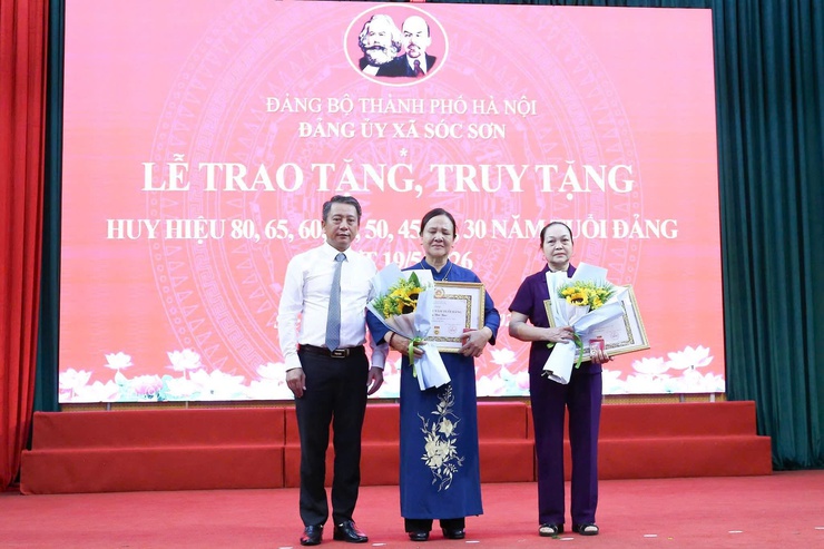 ĐẢNG ỦY XÃ SÓC SƠN TRAO TẶNG, TRUY TẶNG HUY HIỆU ĐẢNG ĐỢT 19-5 CHO 120 ĐẢNG VIÊN- Ảnh 13.