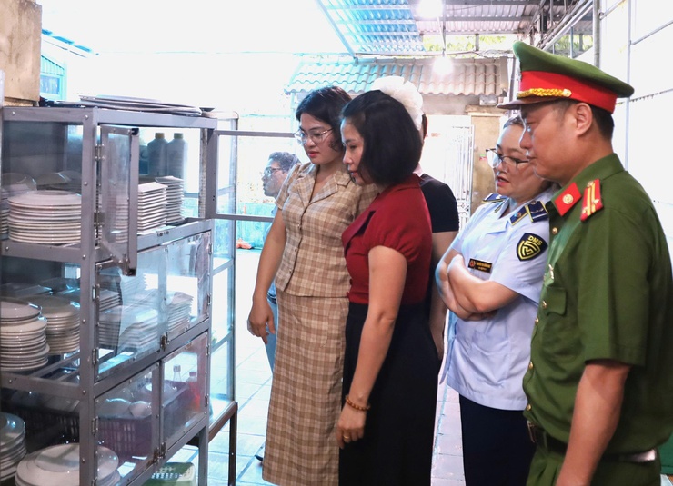 Sau kiểm tra an toàn thực phẩm: Nhiều cơ sở kinh doanh tại Quang Minh chuyển biến tích cực- Ảnh 2.