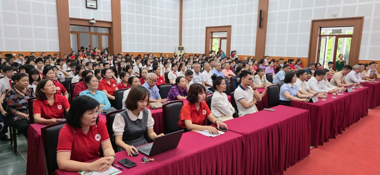Phát huy vai trò nòng cốt trong công tác nhân đạo, Hội Chữ thập đỏ phường Long Biên phát động “Tháng Nhân đạo” năm 2026 với Chủ đề: “80 năm hành trình nhân ái vì cộng đồng”- Ảnh 4.
