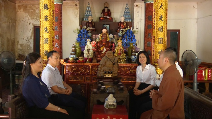 Lãnh đạo xã Phượng Dực thăm, tặng quà các cơ sở Phật giáo nhân dịp Đại lễ Phật Đản 2026 – Phật lịch 2570- Ảnh 1.