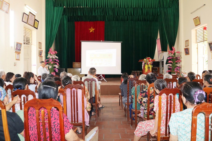 Trạm y tế xã Quảng Bị truyền thông hướng dẫn theo dõi sức khoẻ, phát hiện sớm bệnh tăng huyết áp, đái tháo đường- Ảnh 2.