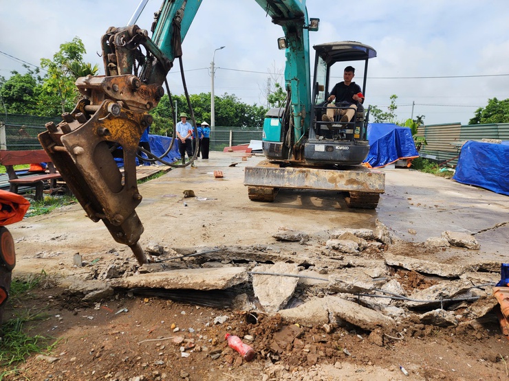 XÃ THẠCH THẤT TỔ CHỨC CƯỠNG CHẾ XỬ LÝ CÁC TRƯỜNG HỢP VI PHẠM ĐẤT ĐAI (ĐỢT 2)- Ảnh 5.