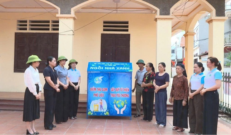 HỘI LHPN XÃ PHÚC THỌ PHỐI HỢP VỚI PHÒNG KINH TẾ XÃ BÀN GIAO MÔ HÌNH "NGÔI NHÀ XANH" TẠI THÔN DÂN CƯ, CƠ QUAN, ĐƠN VỊ TRÊN ĐỊA BÀN- Ảnh 1.