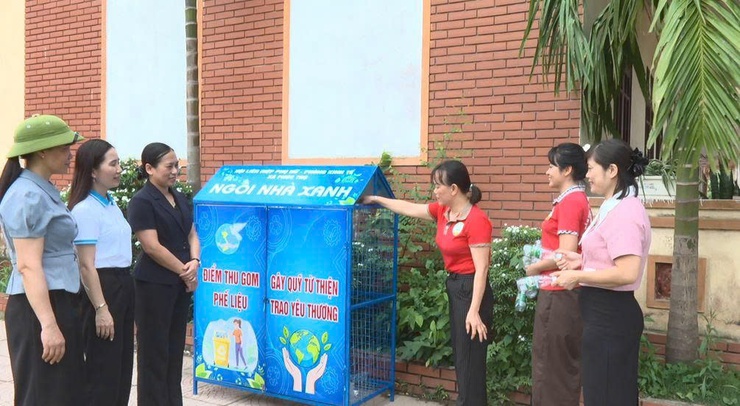 HỘI LHPN XÃ PHÚC THỌ PHỐI HỢP VỚI PHÒNG KINH TẾ XÃ BÀN GIAO MÔ HÌNH "NGÔI NHÀ XANH" TẠI THÔN DÂN CƯ, CƠ QUAN, ĐƠN VỊ TRÊN ĐỊA BÀN- Ảnh 5.