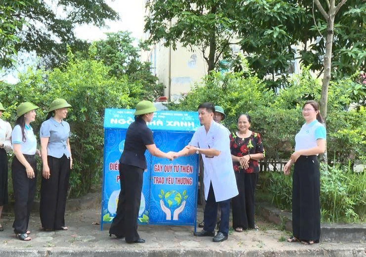 HỘI LHPN XÃ PHÚC THỌ PHỐI HỢP VỚI PHÒNG KINH TẾ XÃ BÀN GIAO MÔ HÌNH "NGÔI NHÀ XANH" TẠI THÔN DÂN CƯ, CƠ QUAN, ĐƠN VỊ TRÊN ĐỊA BÀN- Ảnh 6.