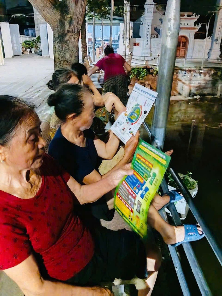 HỘI LHPN XÃ PHÚC THỌ PHỐI HỢP VỚI PHÒNG KINH TẾ TUYÊN TRUYỀN PHÒNG, CHỐNG RÁC THẢI NHỰA VÀ QUẢN LÝ CHẤT THẢI RẮN SINH HOẠT- Ảnh 4.