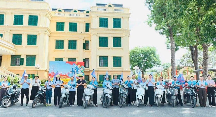 HỘI LHPN XÃ PHÚC THỌ PHỐI HỢP VỚI PHÒNG KINH TẾ TUYÊN TRUYỀN PHÒNG, CHỐNG RÁC THẢI NHỰA VÀ QUẢN LÝ CHẤT THẢI RẮN SINH HOẠT- Ảnh 1.