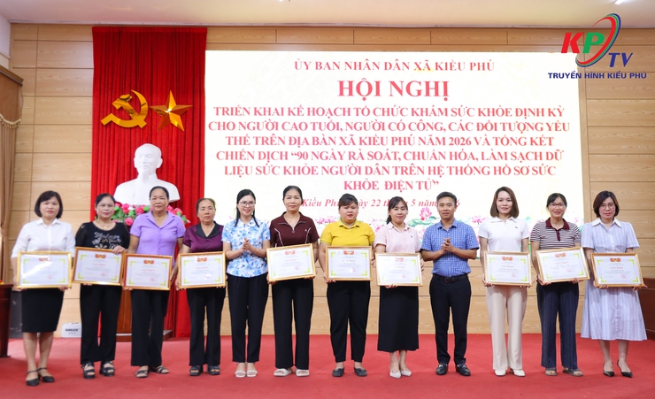 UBND xã Kiều Phú triển khai kế hoạch khám sức khỏe định kỳ cho người cao tuổi, người có công và tổng kết Chiến dịch làm sạch dữ liệu sức khỏe điện tử- Ảnh 8.