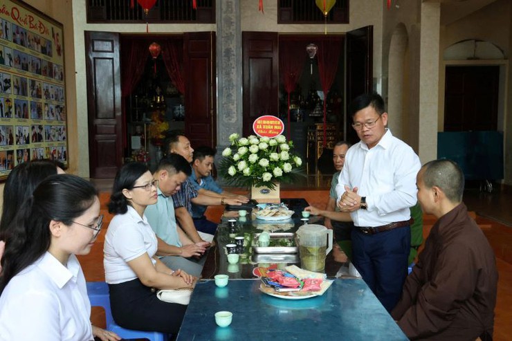 Đồng chí Chủ tịch Ủy ban MTTQ xã Phùng Xuân Hải thăm, chúc mừng các cơ sở phật giáo nhân dịp Đại lễ Phật đản Phật lịch 2570 – Dương lịch 2026- Ảnh 1.