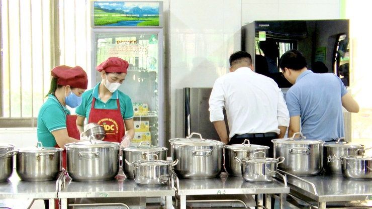 BAN VĂN HÓA – XÃ HỘI HĐND XÃ THƯ LÂM GIÁM SÁT CÔNG TÁC BẢO ĐẢM VỆ SINH AN TOÀN THỰC PHẨM TẠI TRƯỜNG MẦM NON THƯ LÂM
- Ảnh 4.