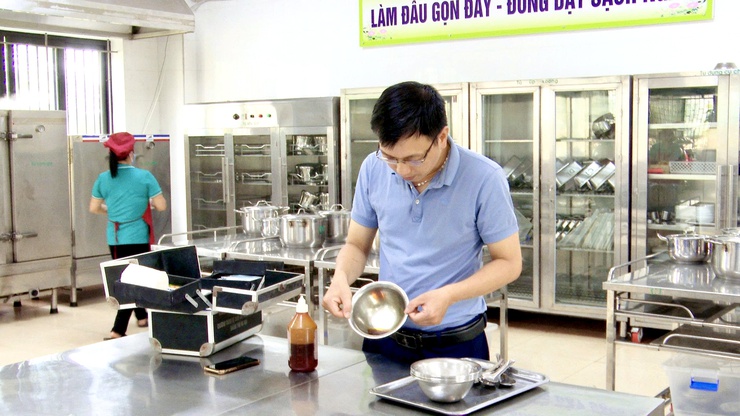 BAN VĂN HÓA – XÃ HỘI HĐND XÃ THƯ LÂM GIÁM SÁT CÔNG TÁC BẢO ĐẢM VỆ SINH AN TOÀN THỰC PHẨM TẠI TRƯỜNG MẦM NON THƯ LÂM
- Ảnh 12.