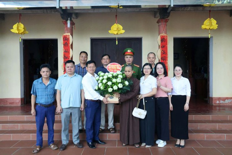 Đồng chí Chủ tịch Ủy ban MTTQ xã Phùng Xuân Hải thăm, chúc mừng các cơ sở phật giáo nhân dịp Đại lễ Phật đản Phật lịch 2570 – Dương lịch 2026- Ảnh 2.