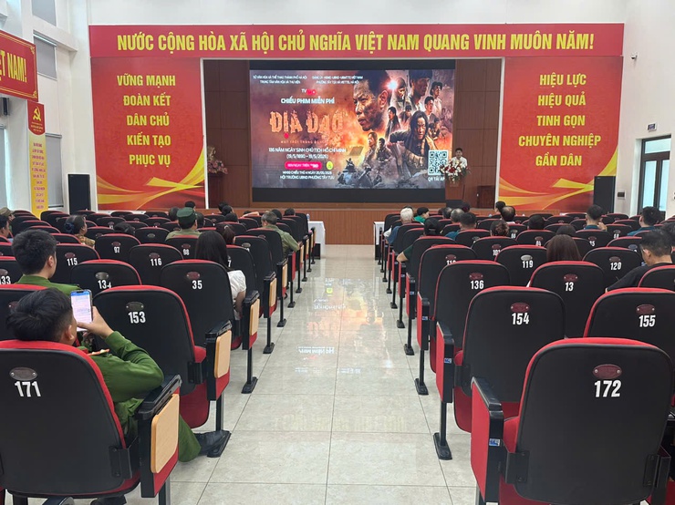 Khơi dậy niềm tự hào dân tộc qua trình chiếu bộ phim “Địa đạo - Mặt trời trong bóng tối”- Ảnh 1.