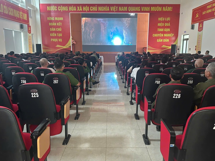 Khơi dậy niềm tự hào dân tộc qua trình chiếu bộ phim “Địa đạo - Mặt trời trong bóng tối”- Ảnh 2.