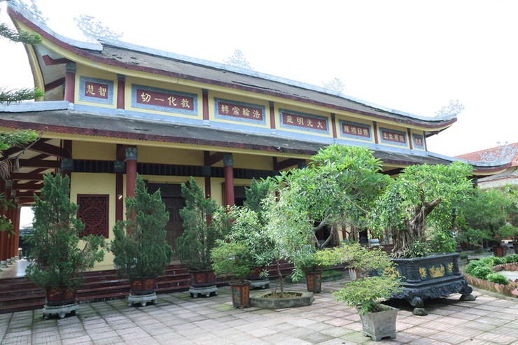 Đồng chí Trưởng Công an xã Nguyễn Trọng Hiếu và đoàn công tác của xã thăm, chúc mừng tại chùa Phúc Quang, chùa Linh Quang và chùa Thiên Sơn.- Ảnh 3.