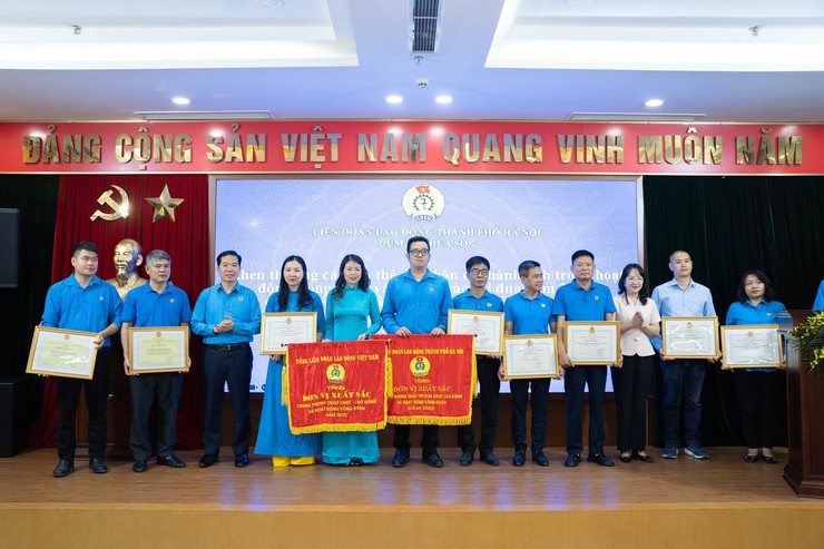 Công đoàn phường Vĩnh Tuy tham gia ký kết giao ước thi đua năm 2026 - Ảnh 1.