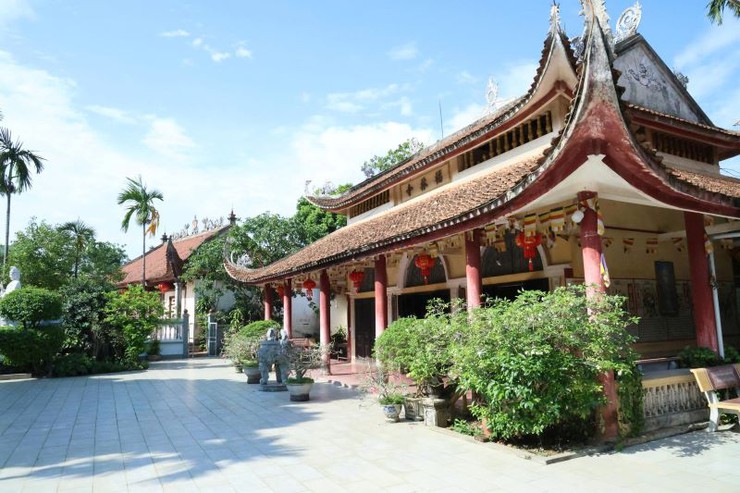 Đồng chí Chủ tịch Ủy ban MTTQ xã Phùng Xuân Hải thăm, chúc mừng các cơ sở phật giáo nhân dịp Đại lễ Phật đản Phật lịch 2570 – Dương lịch 2026- Ảnh 3.