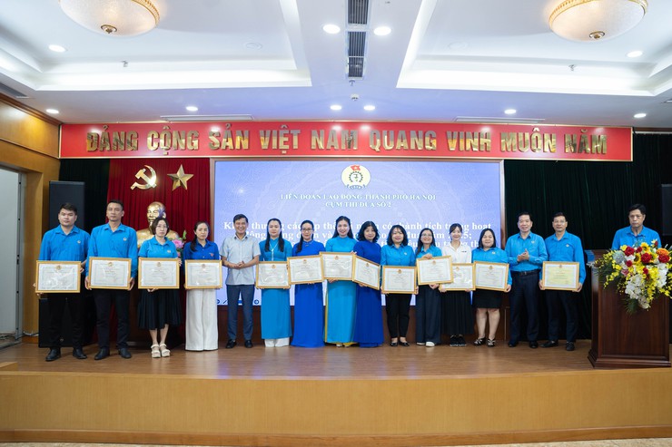 Công đoàn phường Vĩnh Tuy tham gia ký kết giao ước thi đua năm 2026 - Ảnh 2.