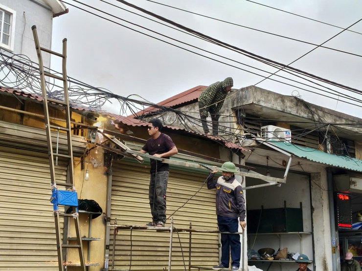 BCĐ 197 phường Tùng Thiện tiếp tục ra quân lập lại trật tự, kỷ cương, văn minh đô thị- Ảnh 2.