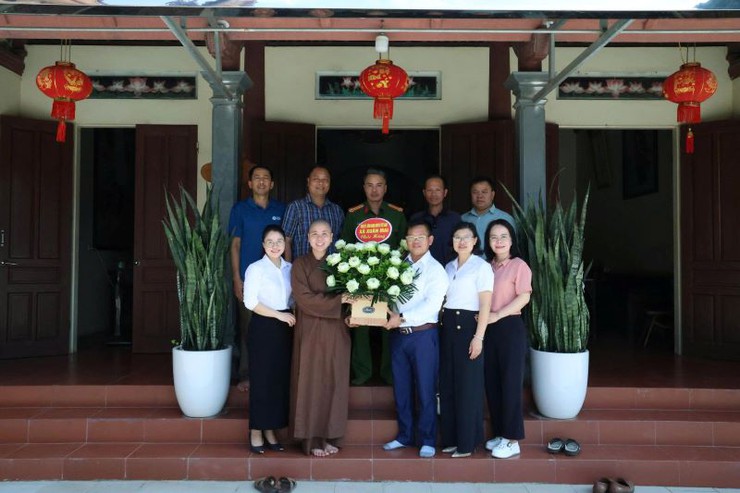 Đồng chí Chủ tịch Ủy ban MTTQ xã Phùng Xuân Hải thăm, chúc mừng các cơ sở phật giáo nhân dịp Đại lễ Phật đản Phật lịch 2570 – Dương lịch 2026- Ảnh 4.