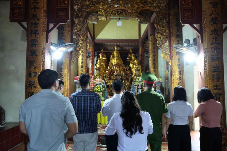 Đồng chí Chủ tịch Ủy ban MTTQ xã Phùng Xuân Hải thăm, chúc mừng các cơ sở phật giáo nhân dịp Đại lễ Phật đản Phật lịch 2570 – Dương lịch 2026- Ảnh 5.