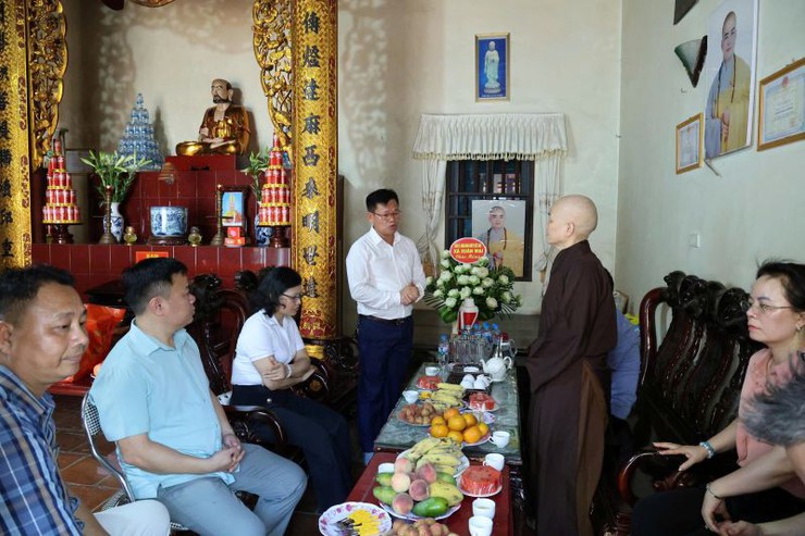 Đồng chí Chủ tịch Ủy ban MTTQ xã Phùng Xuân Hải thăm, chúc mừng các cơ sở phật giáo nhân dịp Đại lễ Phật đản Phật lịch 2570 – Dương lịch 2026- Ảnh 6.