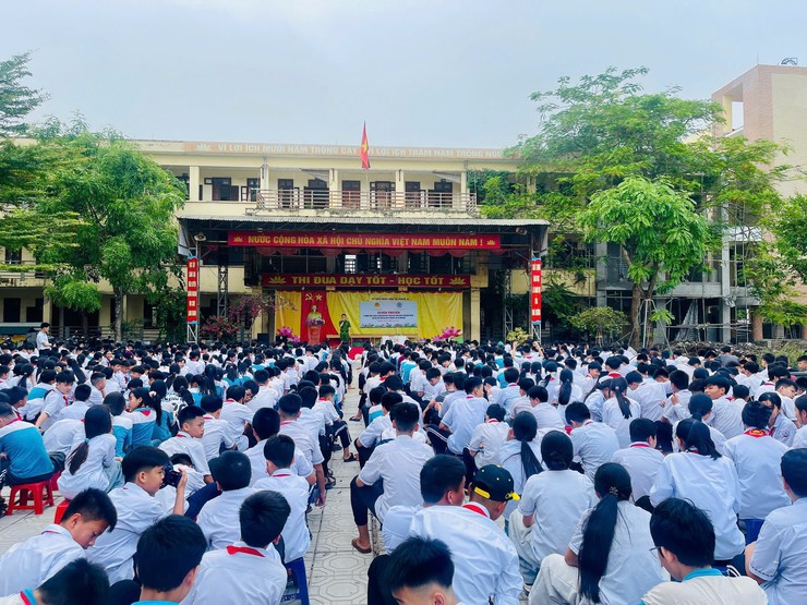 Tuyên truyền kỹ năng phòng chống đuối nước và PCCC cho 3.300 học sinh trường THCS Tốt Động, THCS Hoàng Diệu và THCS Lam Điền- Ảnh 1.