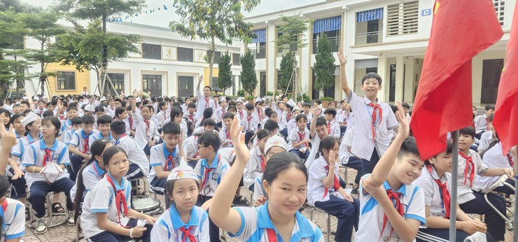 Tuyên truyền kỹ năng phòng chống đuối nước và PCCC cho 3.300 học sinh trường THCS Tốt Động, THCS Hoàng Diệu và THCS Lam Điền- Ảnh 3.