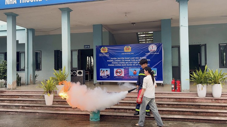 Tăng cường kỹ năng phòng chống tai nạn và tuyên truyền pháp luật cho học sinh THCS Viên An
- Ảnh 4.