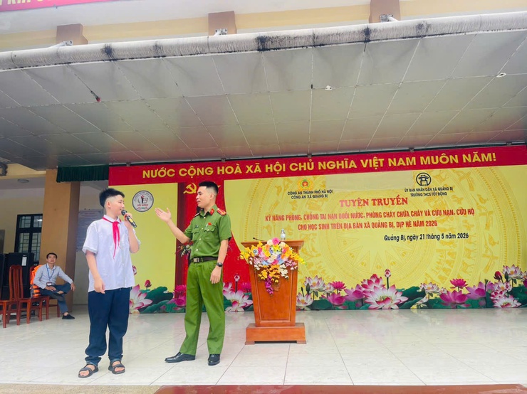 Tuyên truyền kỹ năng phòng chống đuối nước và PCCC cho 3.300 học sinh trường THCS Tốt Động, THCS Hoàng Diệu và THCS Lam Điền- Ảnh 6.