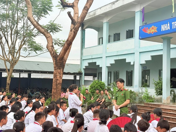 Tăng cường kỹ năng phòng chống tai nạn và tuyên truyền pháp luật cho học sinh THCS Viên An
- Ảnh 2.