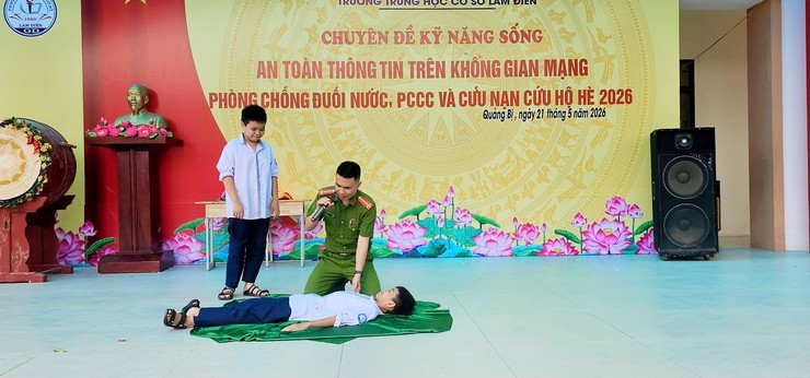 Tuyên truyền kỹ năng phòng chống đuối nước và PCCC cho 3.300 học sinh trường THCS Tốt Động, THCS Hoàng Diệu và THCS Lam Điền- Ảnh 8.