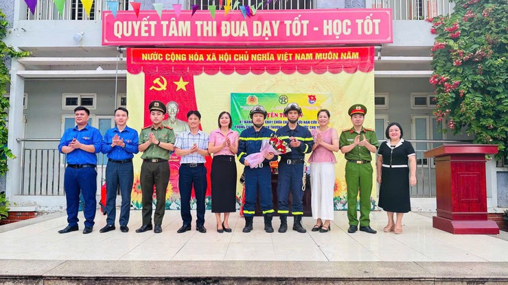 Kỹ năng phòng cháy chữa cháy và cứu nạn cứu hộ; Phòng chống tai nạn thương tích, đuối nước- Ảnh 2.