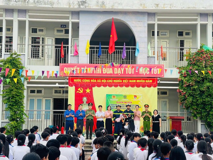 Kỹ năng phòng cháy chữa cháy và cứu nạn cứu hộ; Phòng chống tai nạn thương tích, đuối nước- Ảnh 1.