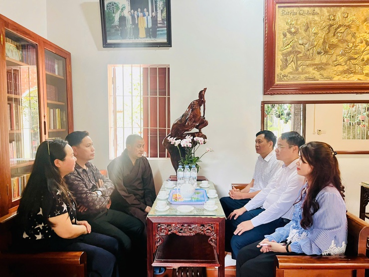 Phường Thanh Liệt thăm, tặng quà các tự viện trên địa bàn nhân dịp Đại lễ Phật đản năm 2026- Ảnh 3.
