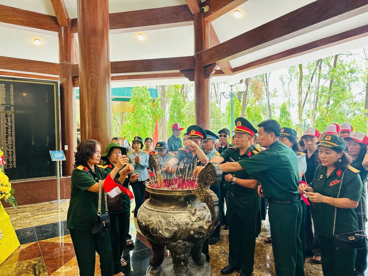 Hội Cựu chiến binh phường Thanh Liệt: Hành trình về nguồn tri ân tại miền Trung – tiếp nối truyền thống “Uống nước nhớ nguồn”- Ảnh 2.