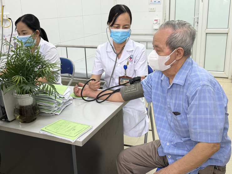 Mỗi người dân cần chủ động khám sức khỏe định kỳ để phát hiện sớm bệnh không lây nhiễm- Ảnh 1.