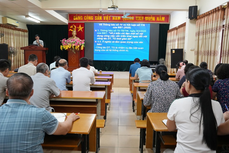 SƠN TÂY TỔ CHỨC BỒI DƯỠNG KIẾN THỨC, KỸ NĂNG CÔNG TÁC TÔN GIÁO CHO ĐỘI NGŨ CÁN BỘ, ĐẢNG VIÊN- Ảnh 3.