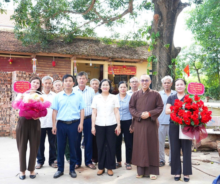 Lãnh đạo Đảng ủy, HĐND, UBND, UBMTTQ thăm và chúc mừng các sắc Phật giáo, nhân dịp Đại lễ Phật đản Phật lịch 257- Dương lịch 2026- Ảnh 3.