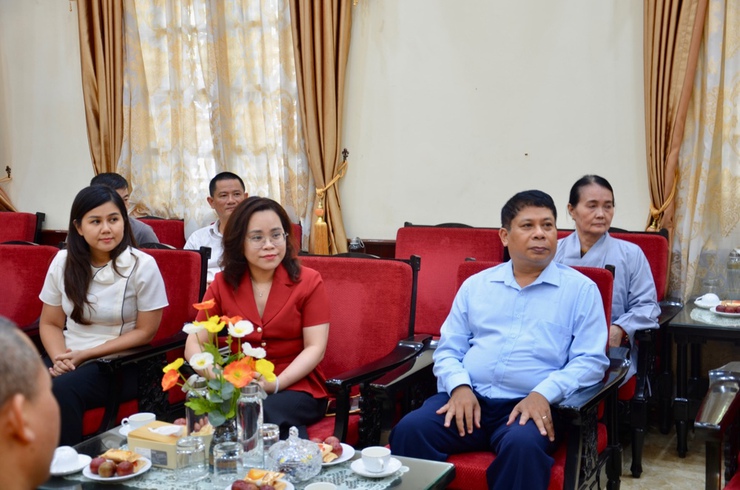 Lãnh đạo phường Cửa Nam và Viện Trần Nhân Tông thăm, chúc mừng Trung ương GHPGVN nhân mùa Phật đản Vesak 2026- Ảnh 4.