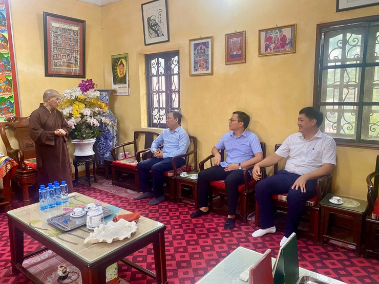Phường Thanh Liệt thăm, tặng quà các tự viện trên địa bàn nhân dịp Đại lễ Phật đản năm 2026- Ảnh 2.
